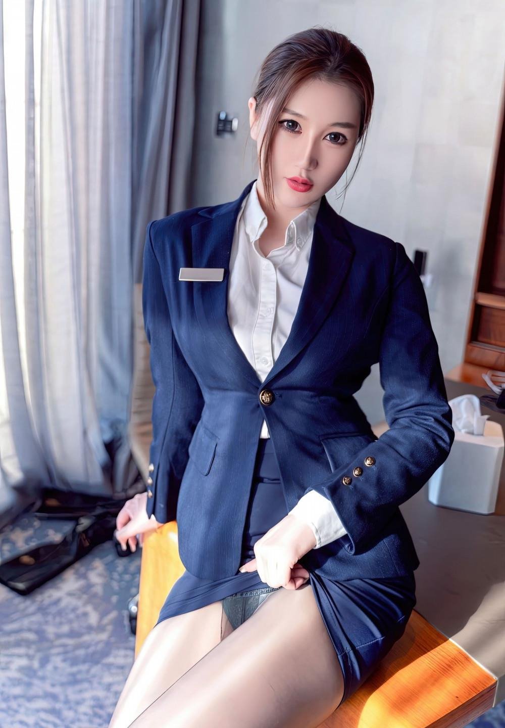 巨龙征服风韵犹存的大